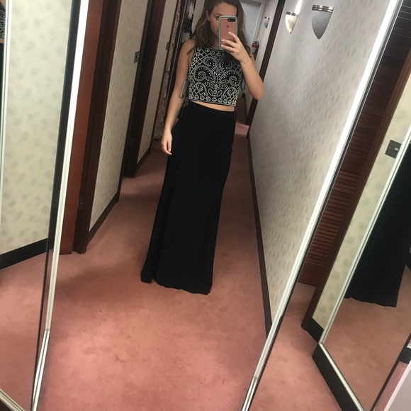 Prom dress - Picture 2 of 5